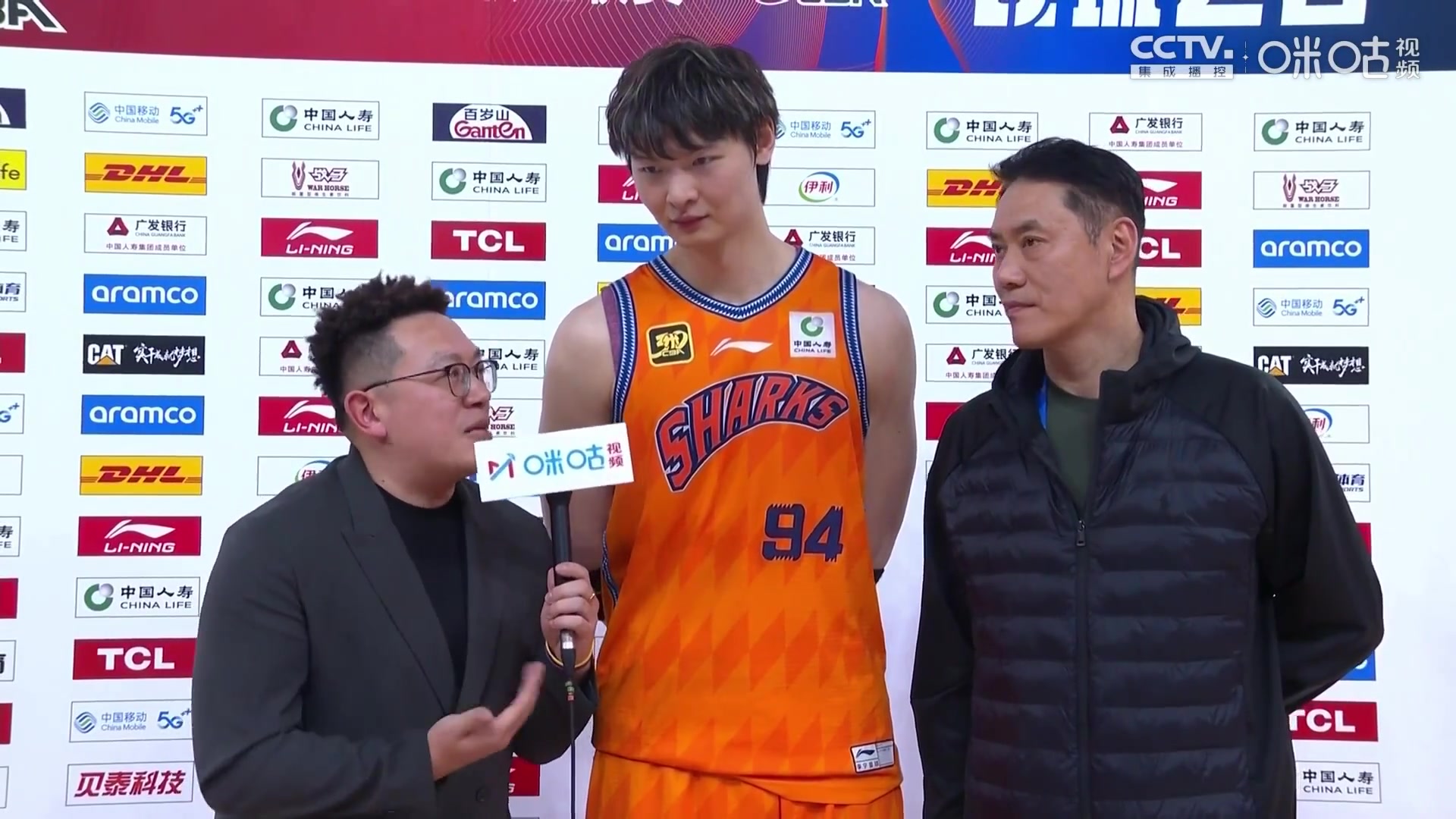 九游会·j9官方网站22分逆转北京！王哲林：今天内线机会多 洛夫顿最后节奏把控很好