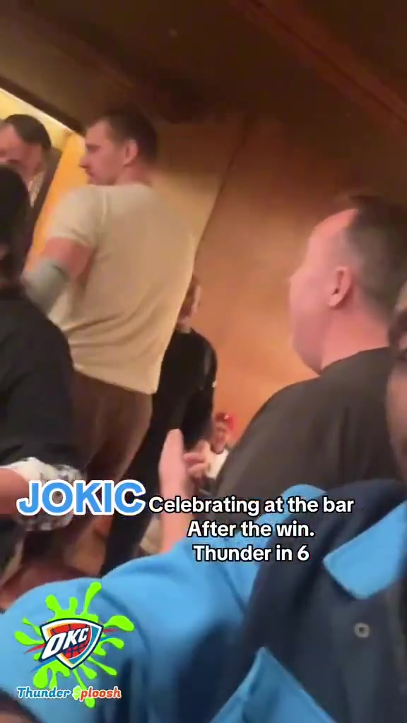 j9九游会老哥俱乐部交流约基奇G1赛后与哥哥们在俄城酒吧庆祝 雷霆球迷：我们六场拿下！