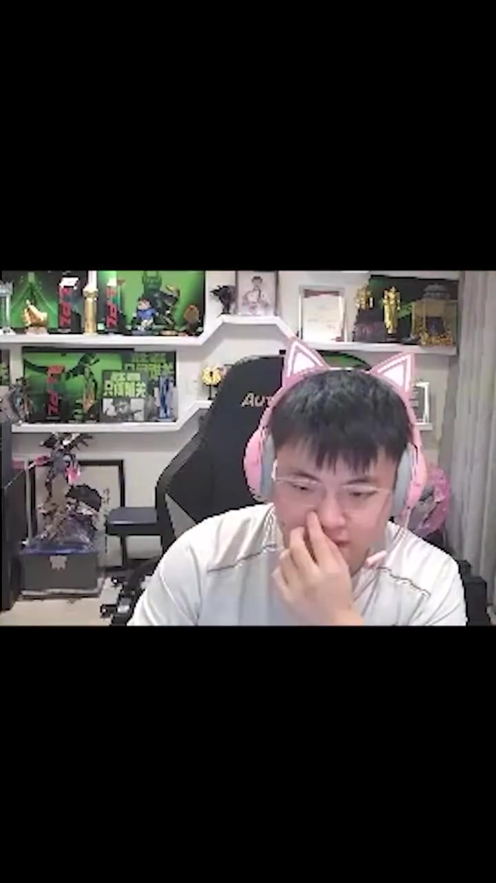 j9九游会官方登录Uzi谈水晶哥要退网：我挺佩服他和姿态的，播的比我久，还要整活