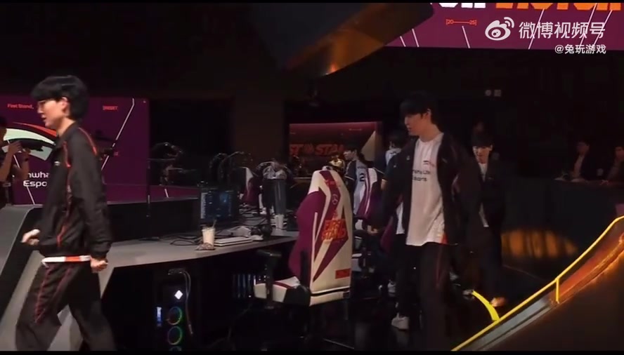 j9九游会官方登录韩网热议CFO Driver赛后90度鞠躬：看到偶像了 zeus和viper吓到了