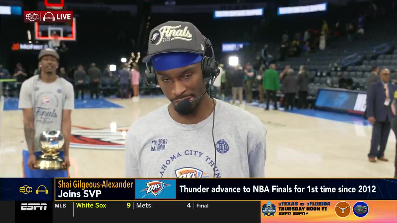 九游会j9官网真人游戏第一品牌亚历山大接受采访&杰伦威在后面抱着奖杯嘚瑟 SGA：走开啦😅！