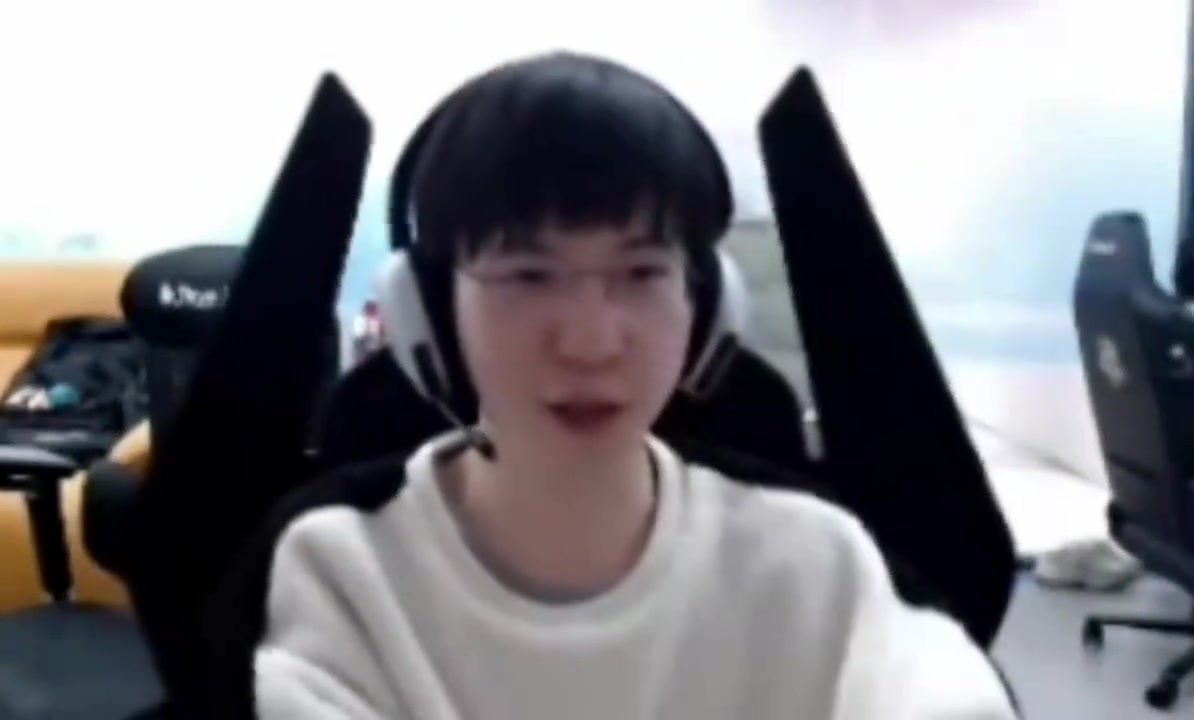 j9九游会老哥俱乐部交流ELK玩Bin哥梗：英语我第二天就忘，当太阳升起就忘了呀😂