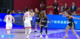 j9九游会官方登录防不了一点！张子宇内线要位高举高打 顶着两名防守人打成2+0！
